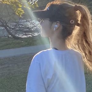 Meet your Posher, Yen